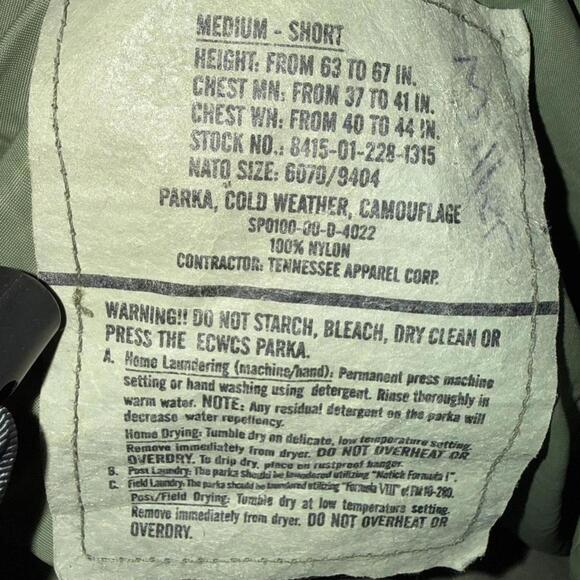 Authentic U.S. Military ECWCS Woodland Camouflage Parka - Picture 2 of 8